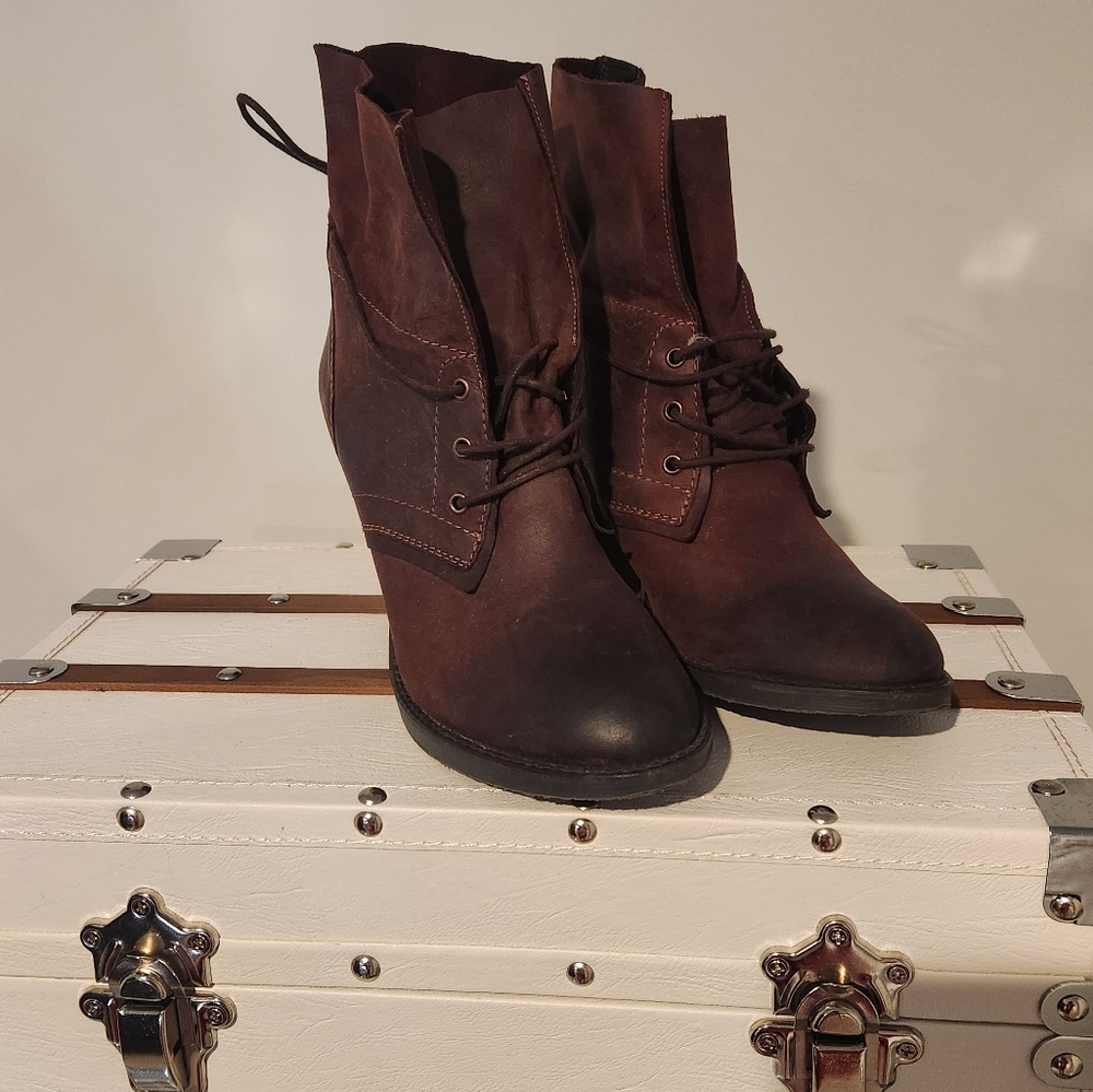 Steve Madden Burgundy Leather Boots